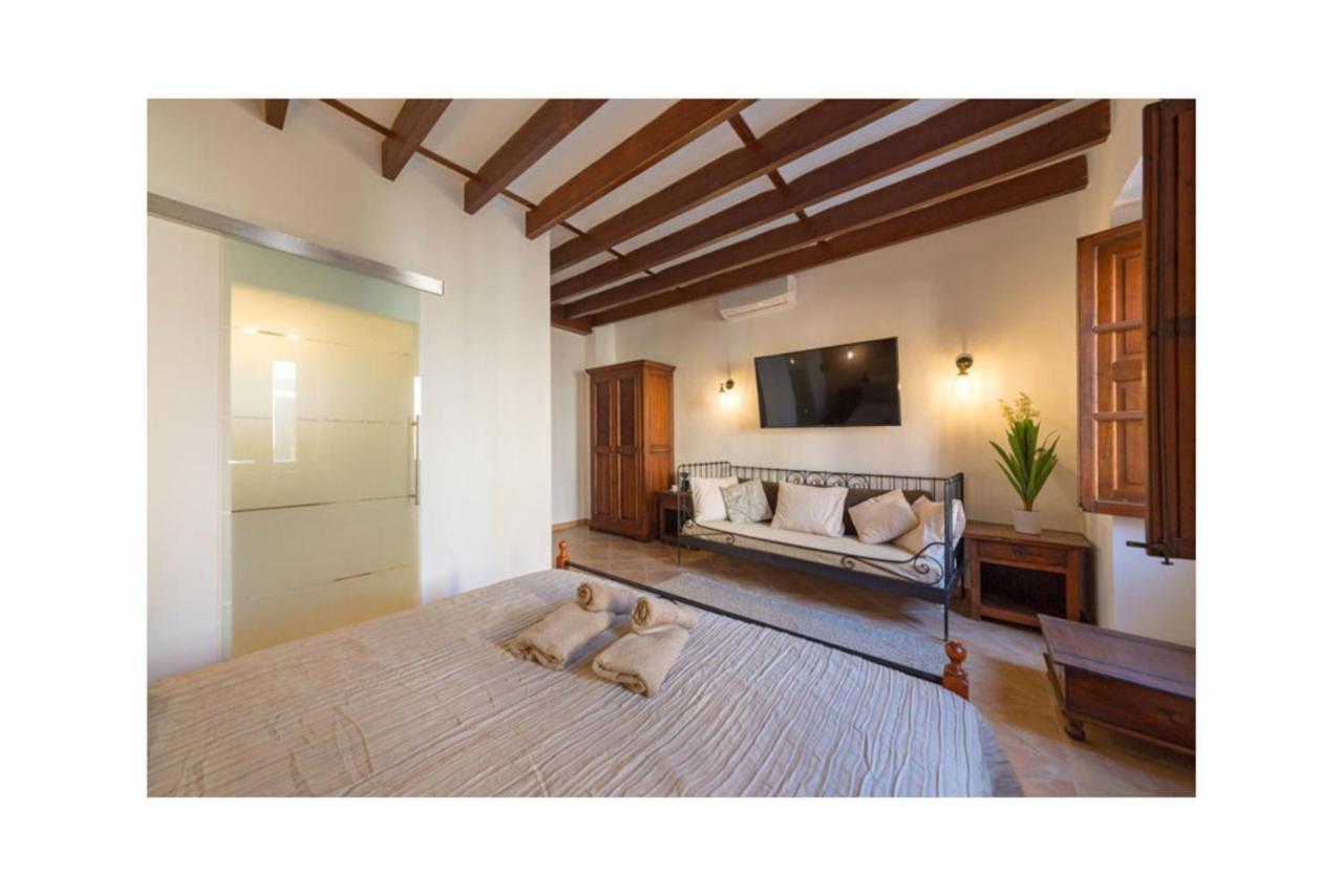Aparthotel Boutique Hostal Born53 im Stadtkern von Llucmajor, Mallorca Llucmajor  Exterior foto